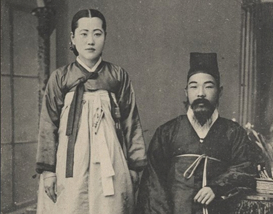 A Joseon yangban and his wife. 