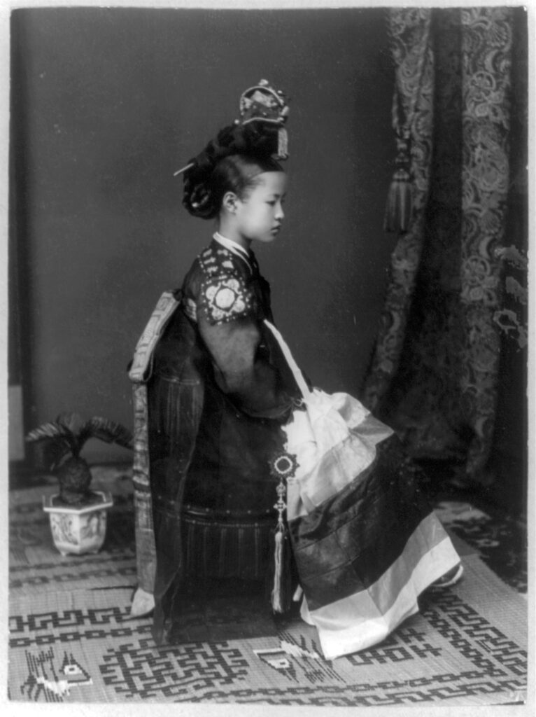 a gisaeng girl in 1910